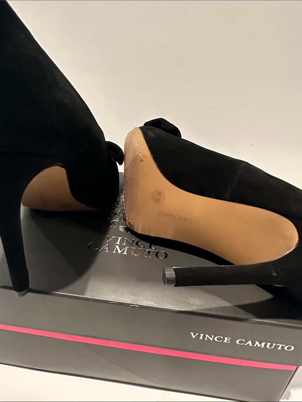 New in Box Vince CAMUTO Black Suede 3” Heels Pumps w/Bow and Goldtone Hardware. - Picture 6 of 8